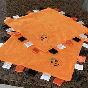2 Green Sprouts Pumpkin Krinkle blankets $5